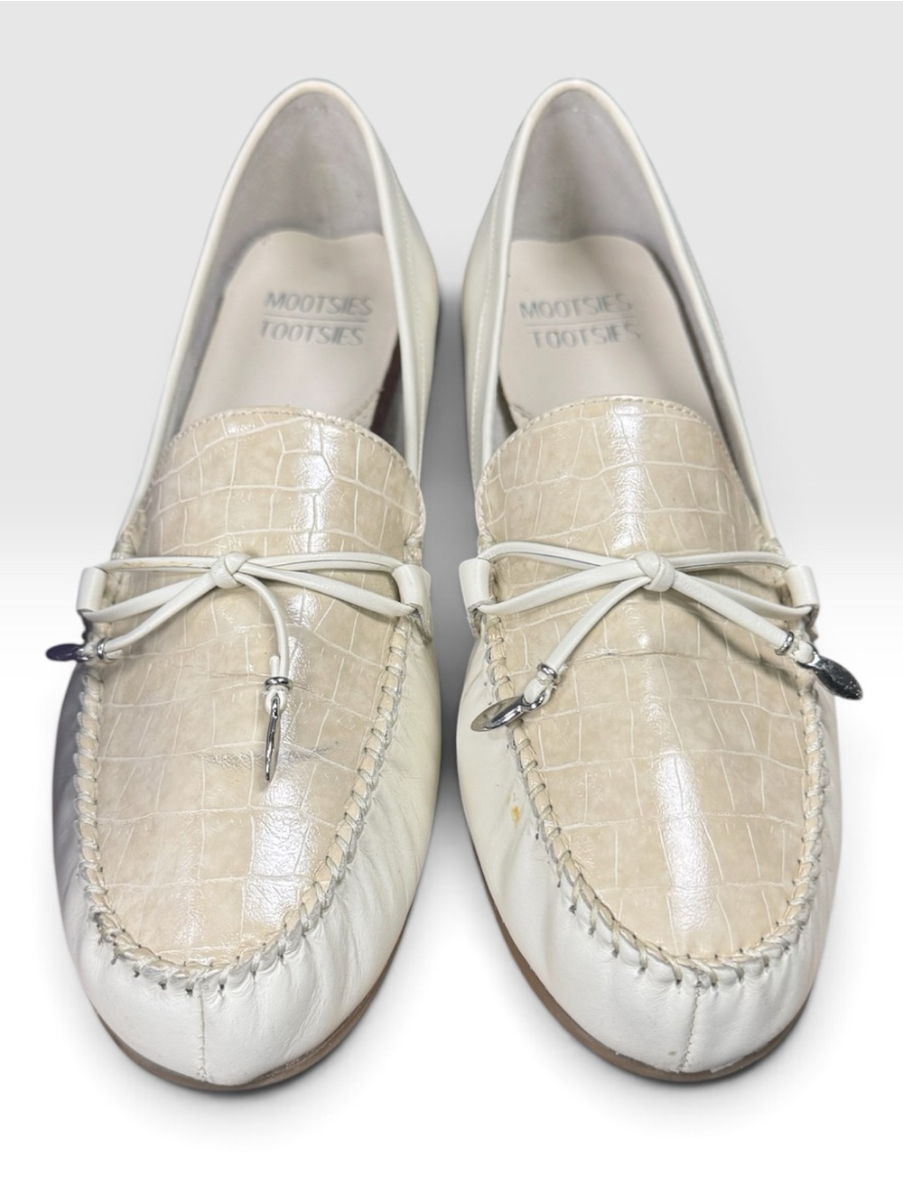 Mootsies Tootsies Momartina Womens 10 M Ivory Leather Loafers Moc Toe w Box